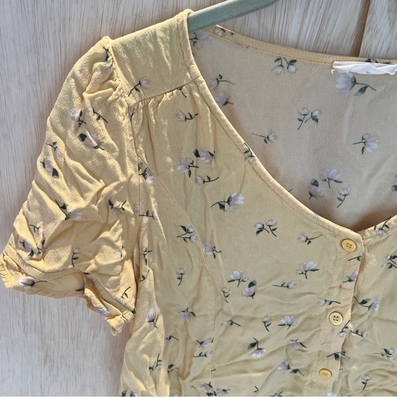 Elodie yellow Floral Short Sleeve shirt Peasant Button Top Size L - Picture 3 of 6